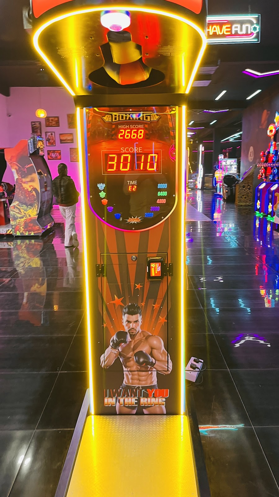 Boxer punch strength arcade machine