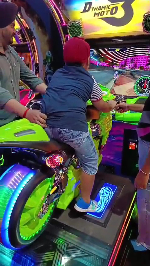 Dynamic Moto 3 motorcycle arcade racer
