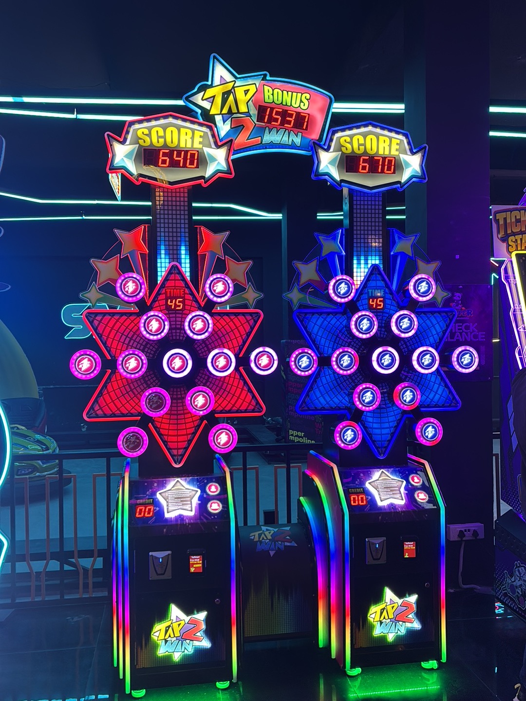 Tap 2 Win reflex reaction arcade machine