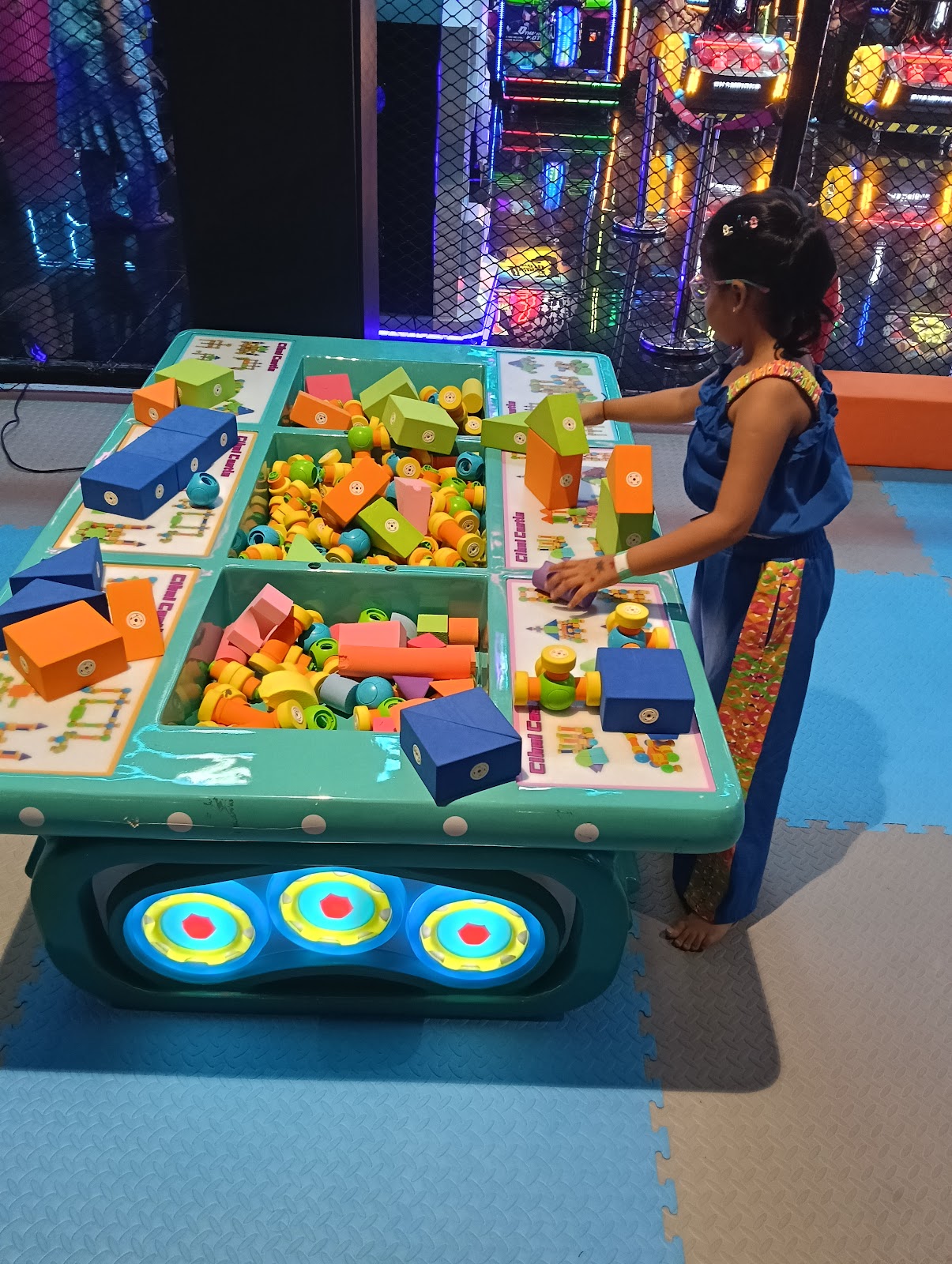 Creative building blocks activity table